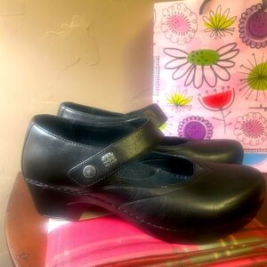 Dansko shoes 38 NEW